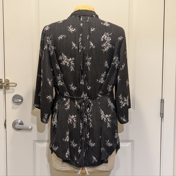 EUC Penningtons 3X Tie Back Pinstripe Floral 3/4 Sleeve Blouse - Picture 4 of 9